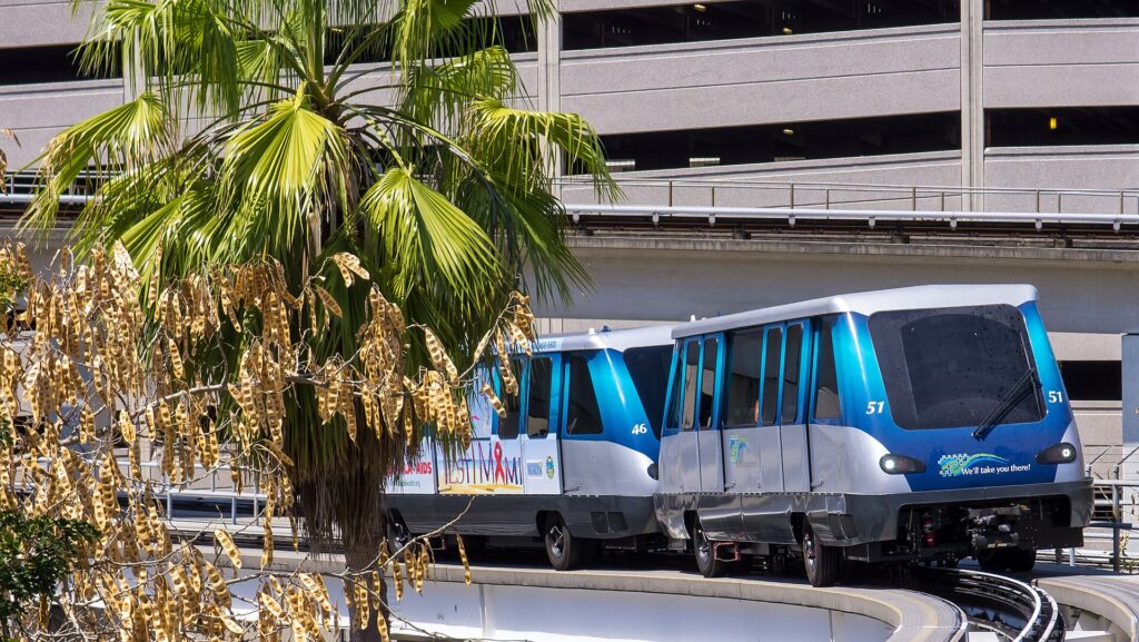Miami Metromover guide: a double-unit train in the Omni area